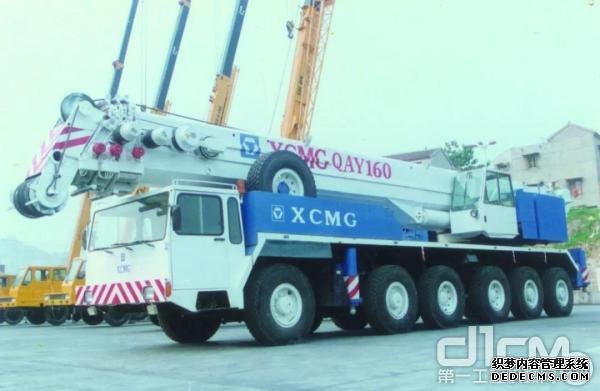 1995年，徐工成功研发亚洲最大160吨全地面起重机 