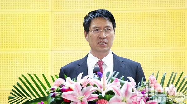 齐鲁工业大学机械与汽车工程学院师生一行到英轩重工参观交流