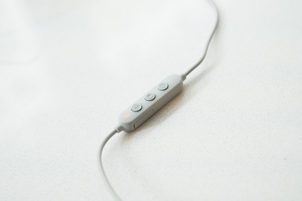 网易智造新款X3Plus蓝牙HiFi耳机，高性价比之选